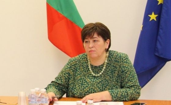 Стела Балтова утвърди изпълнител на обществената поръчка за екскурзоводите